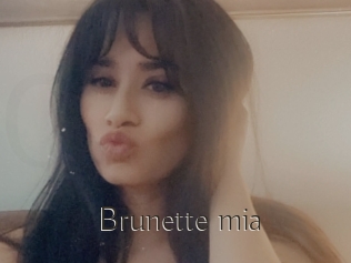 Brunette_mia