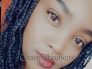 Channelbrunette