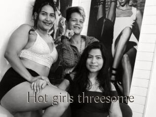 Hot_girls_threesome