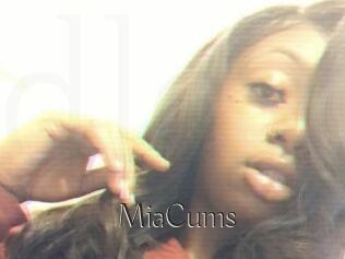 MiaCums