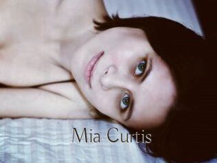 Mia_Curtis