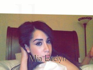 Mia_Evelyn