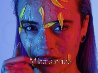 Miaa_stonee