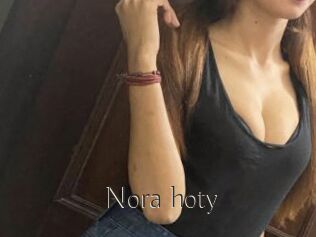 Nora_hoty