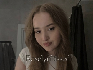 Roselynkissed